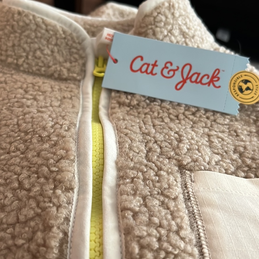 Cat & Jack girls medium zip up, pocketed Sherpa Jacket. NWT.  Girls size medium.